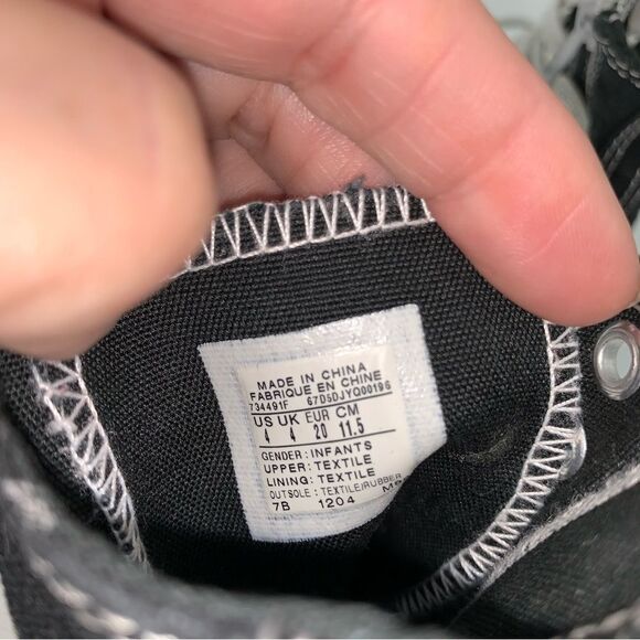 Chuck Taylor All Star Converse High Tops for Kids - Picture 6 of 7